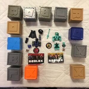 Roblox series 10 -- 13 blocks and‎ 2 figures